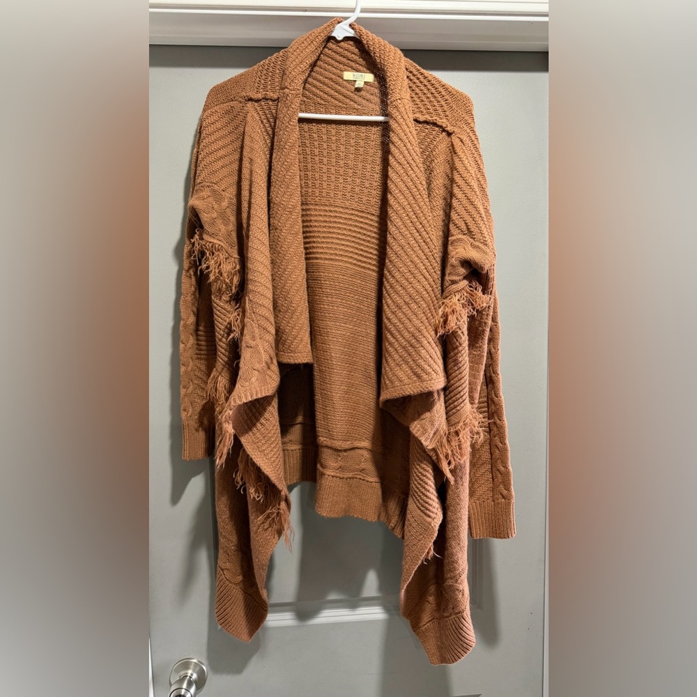 Women’s cardigan.